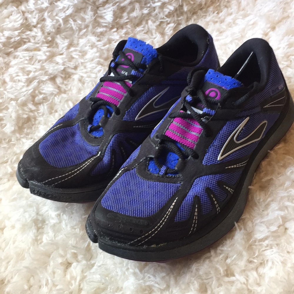 Brooks pure grit shoes